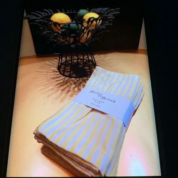 NEW Belle & Butler- 1 New Set of “6” Napkins Lemon & White Stripes.20” x 20” - Picture 10 of 10